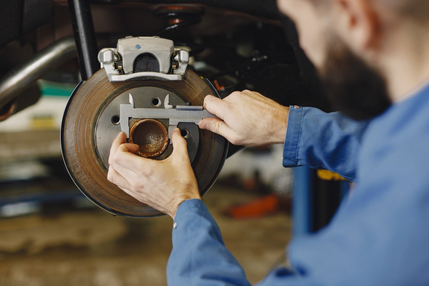 ¿Cuándo reparar y cuándo reemplazar una pieza? Guía básica para no gastar de más