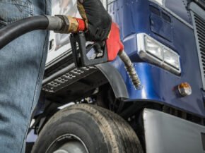 Cómo ahorrar dinero en combustible con repuestos en buen estado