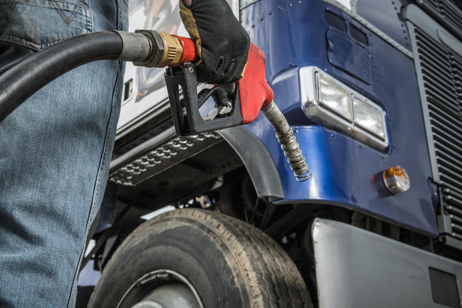 Cómo ahorrar dinero en combustible con repuestos en buen estado